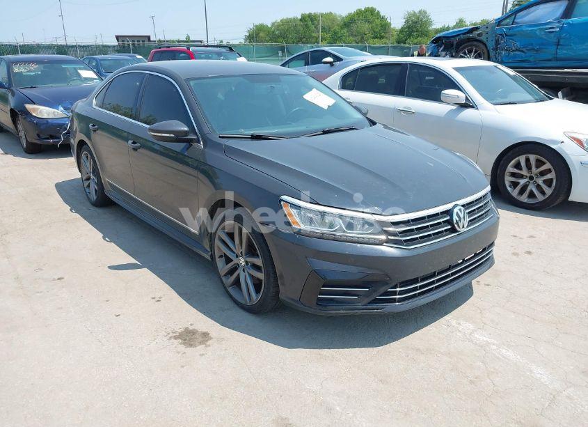 2017 Volkswagen Passat 1.8T R-LINE (VIN 1VWDT7A31HC036894) main photo