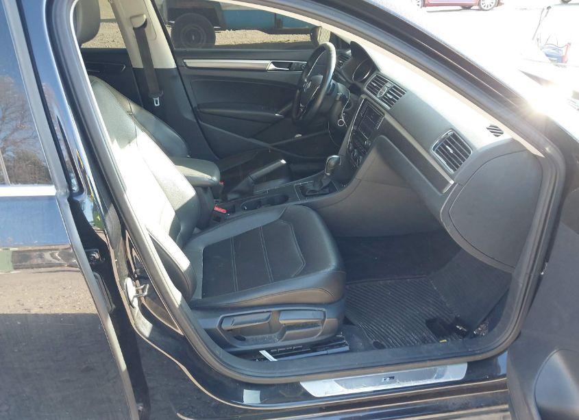 Photo 5 of 2017 Volkswagen Passat 1.8T R-LINE (VIN 1VWDT7A31HC039973)