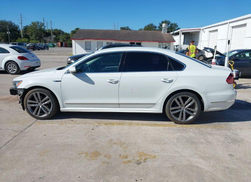 Photo 15 of 2017 Volkswagen Passat 1.8T R-LINE (VIN 1VWDT7A31HC064257)