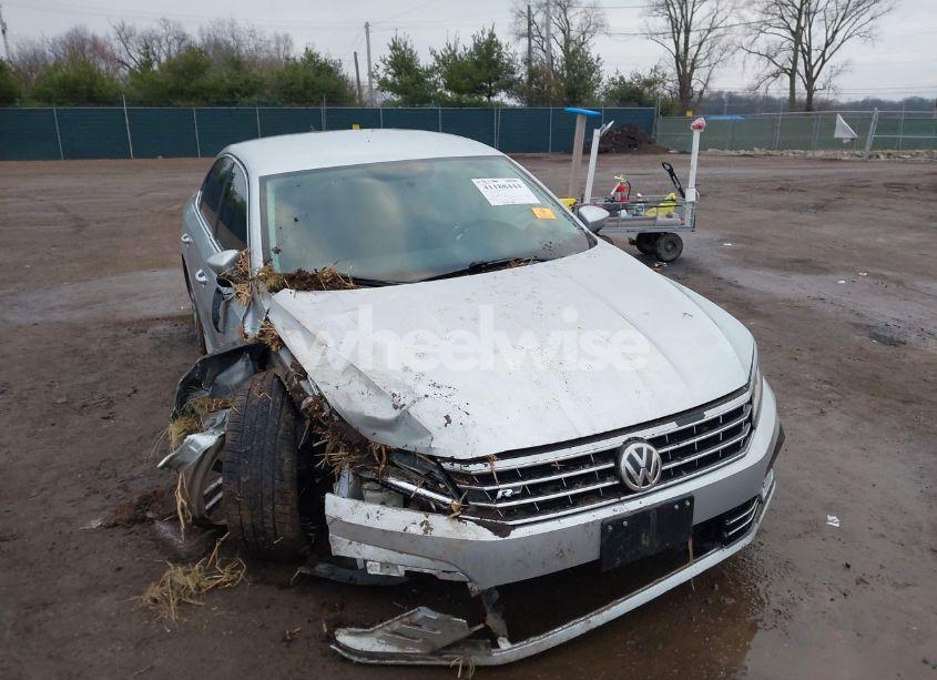 2017 Volkswagen Passat 1.8T R-LINE (VIN 1VWDT7A31HC065604) main photo