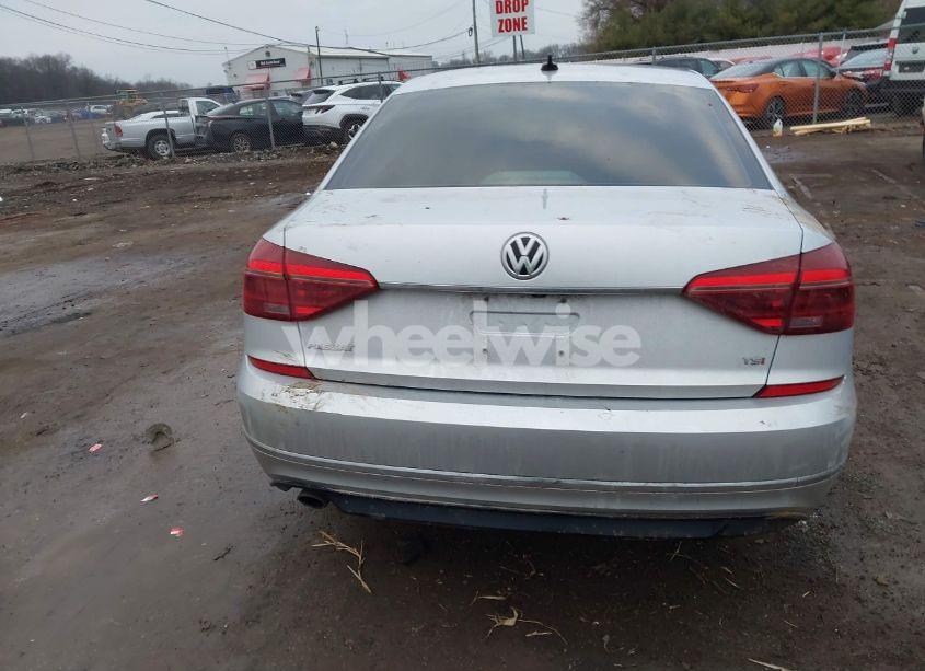 Photo 16 of 2017 Volkswagen Passat 1.8T R-LINE (VIN 1VWDT7A31HC065604)