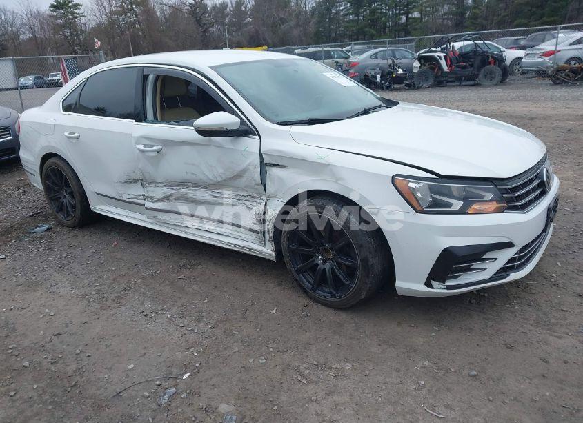 2017 Volkswagen Passat 1.8T R-LINE (VIN 1VWDT7A32HC016590) main photo