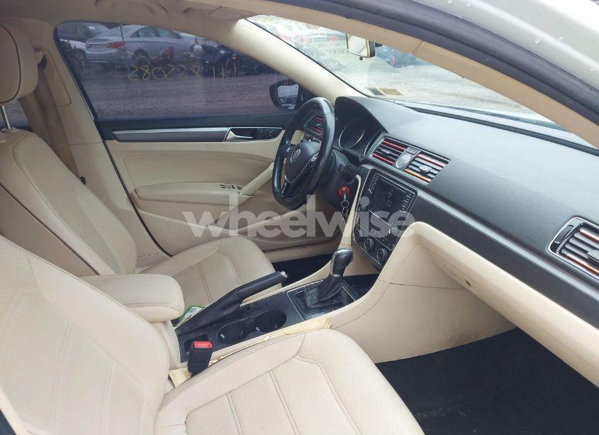 Photo 5 of 2017 Volkswagen Passat 1.8T R-LINE (VIN 1VWDT7A32HC016590)