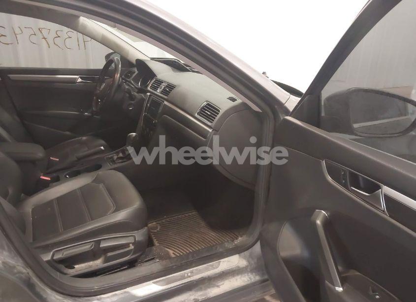 Photo 5 of 2017 Volkswagen Passat 1.8T R-LINE (VIN 1VWDT7A32HC034829)