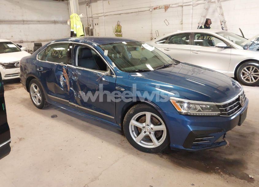 2017 Volkswagen Passat 1.8T R-LINE (VIN 1VWDT7A33HC033883) main photo