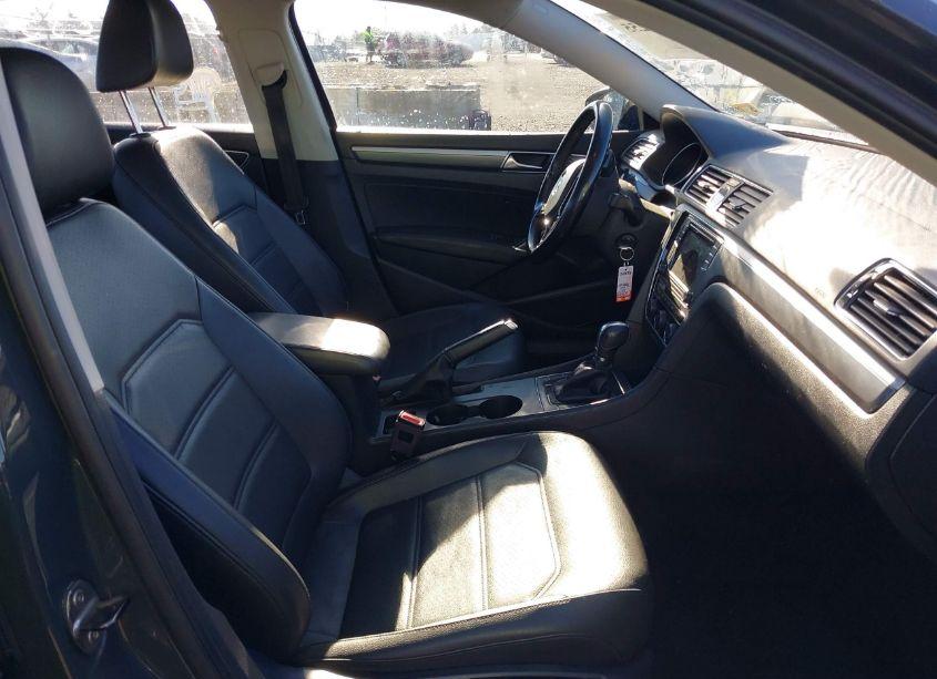 Photo 5 of 2017 Volkswagen Passat 1.8T R-LINE (VIN 1VWDT7A33HC071940)