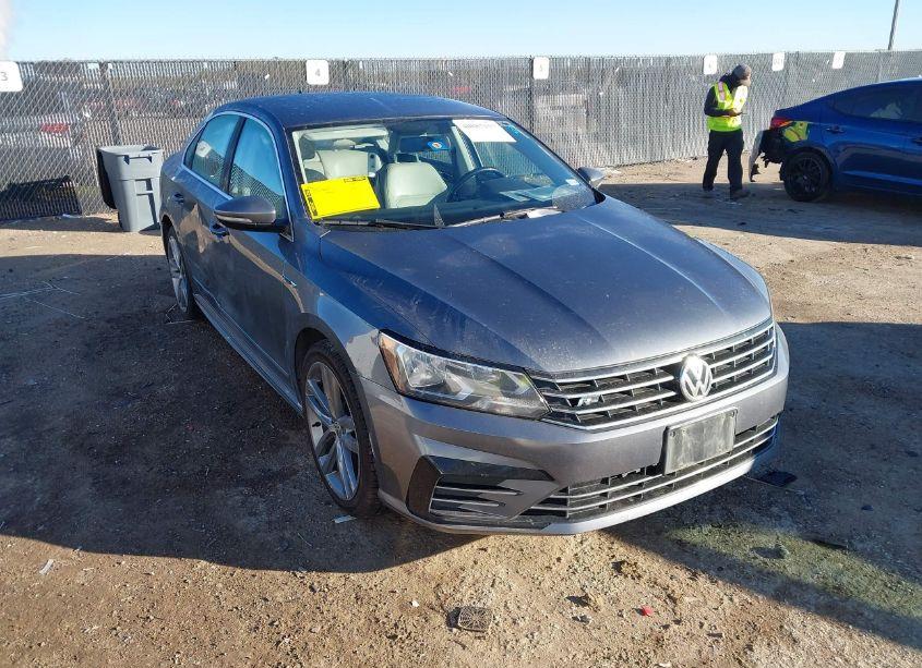 2017 Volkswagen Passat 1.8T R-LINE (VIN 1VWDT7A34HC038557) main photo