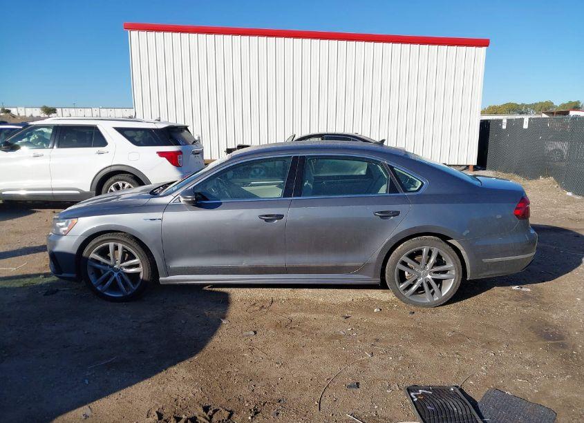 Photo 14 of 2017 Volkswagen Passat 1.8T R-LINE (VIN 1VWDT7A34HC038557)