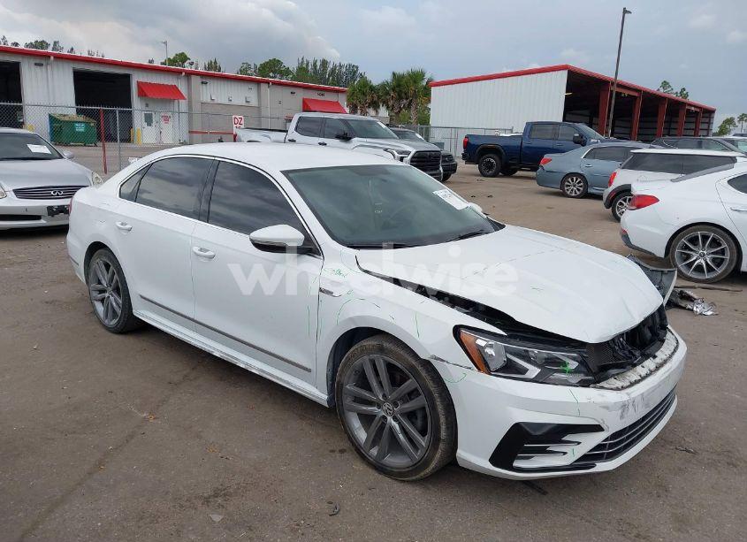 2017 Volkswagen Passat 1.8T R-LINE (VIN 1VWDT7A34HC054578) main photo