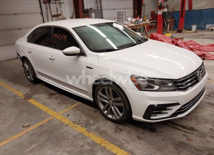2017 Volkswagen Passat 1.8T R-LINE (VIN 1VWDT7A34HC068478) main photo