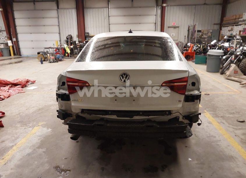 Photo 16 of 2017 Volkswagen Passat 1.8T R-LINE (VIN 1VWDT7A34HC068478)