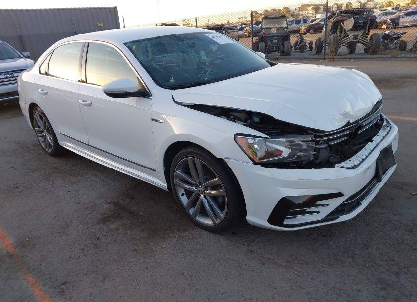 2017 Volkswagen Passat 1.8T R-LINE (VIN 1VWDT7A34HC070702) main photo