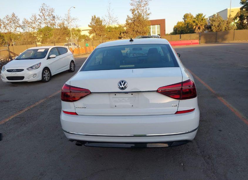 Photo 16 of 2017 Volkswagen Passat 1.8T R-LINE (VIN 1VWDT7A34HC070702)