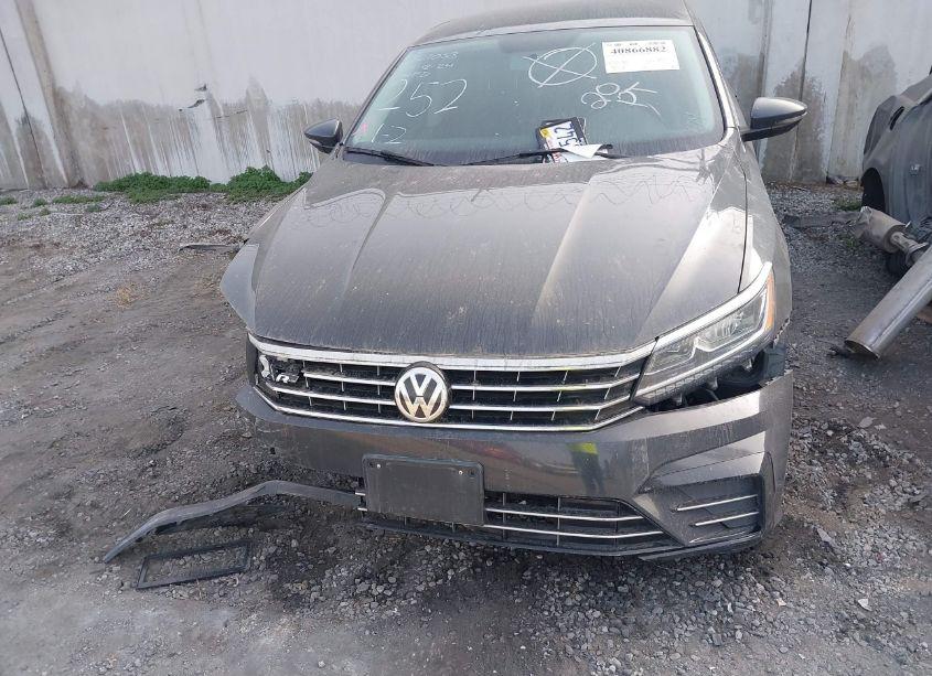 Photo 13 of 2017 Volkswagen Passat 1.8T R-LINE (VIN 1VWDT7A34HC084521)