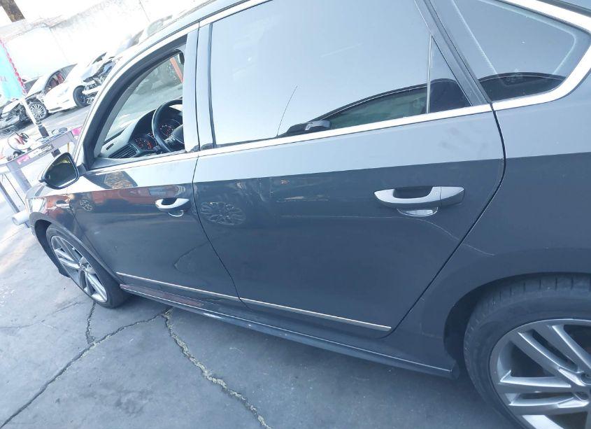 Photo 15 of 2017 Volkswagen Passat 1.8T R-LINE (VIN 1VWDT7A34HC084521)