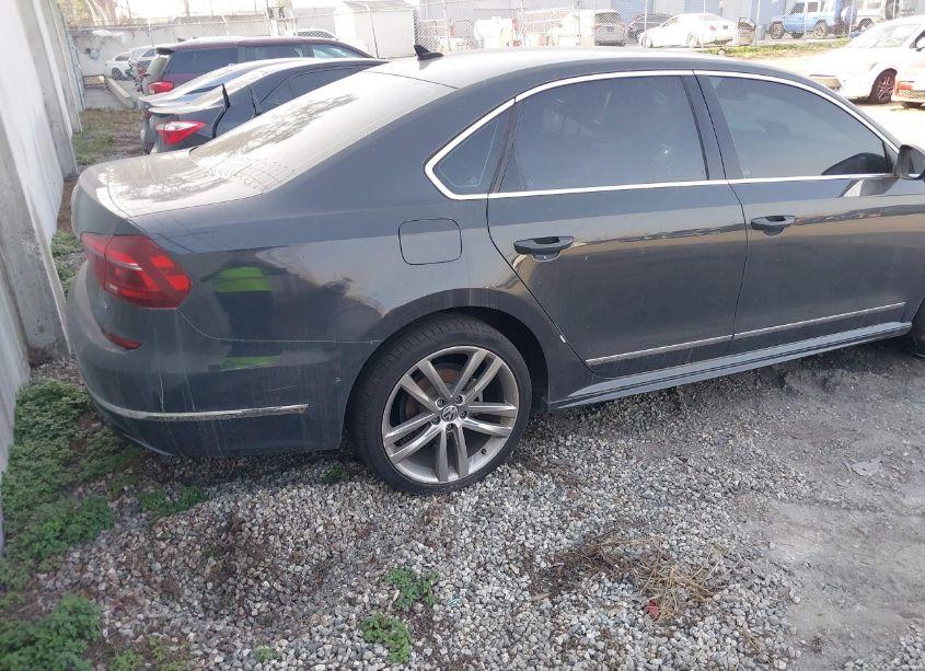 Photo 4 of 2017 Volkswagen Passat 1.8T R-LINE (VIN 1VWDT7A34HC084521)