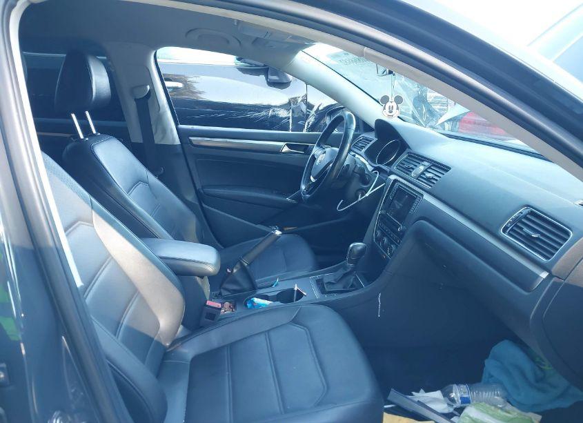 Photo 5 of 2017 Volkswagen Passat 1.8T R-LINE (VIN 1VWDT7A34HC084521)