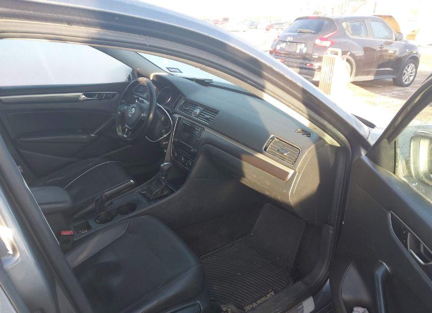 Photo 5 of 2017 Volkswagen Passat 1.8T R-LINE (VIN 1VWDT7A35HC049387)
