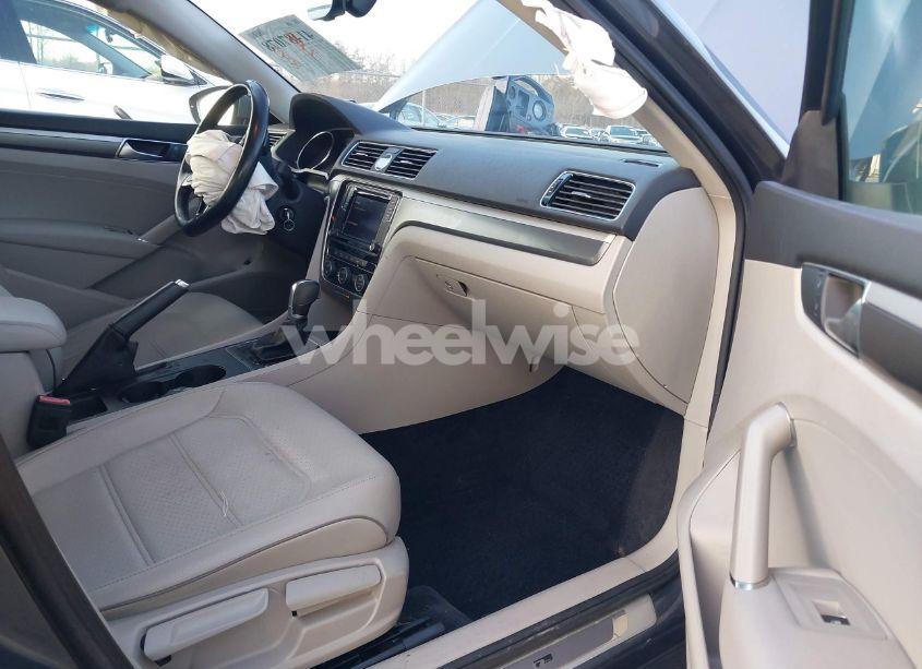 Photo 5 of 2017 Volkswagen Passat 1.8T R-LINE (VIN 1VWDT7A35HC052662)