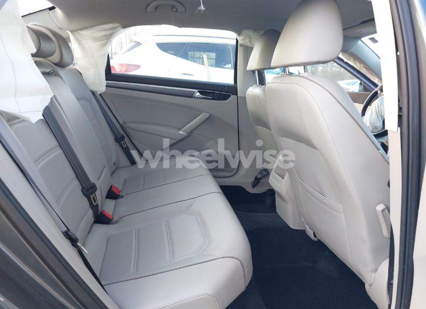 Photo 8 of 2017 Volkswagen Passat 1.8T R-LINE (VIN 1VWDT7A35HC052662)