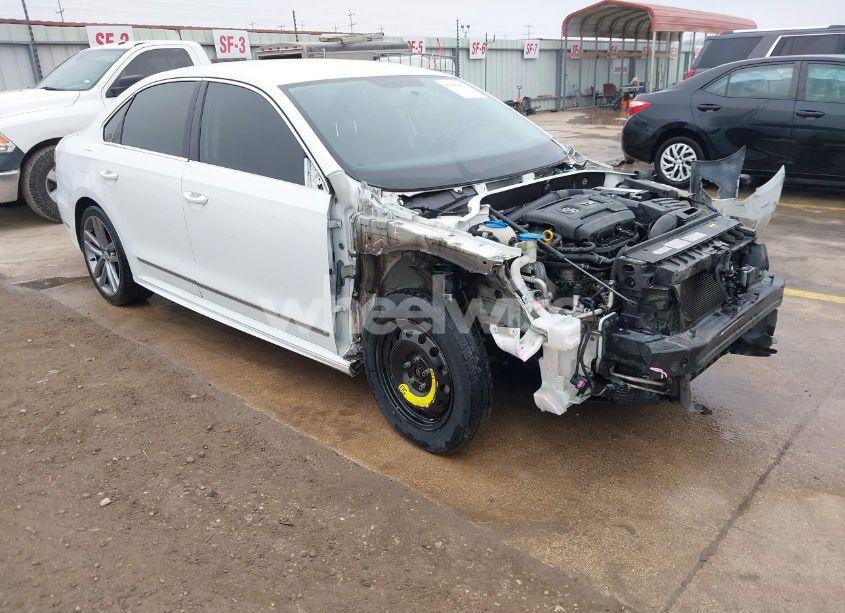 2017 Volkswagen Passat 1.8T R-LINE (VIN 1VWDT7A36HC020108) main photo