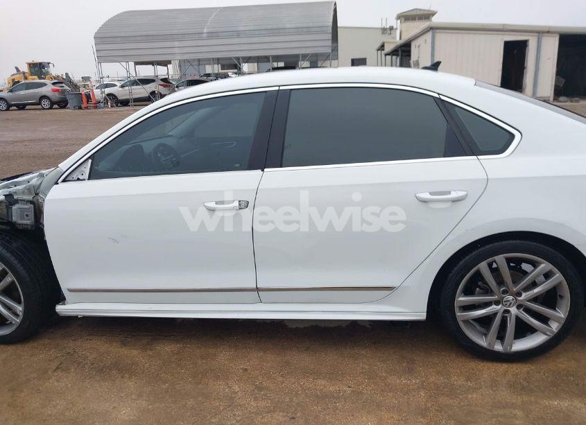 Photo 15 of 2017 Volkswagen Passat 1.8T R-LINE (VIN 1VWDT7A36HC020108)