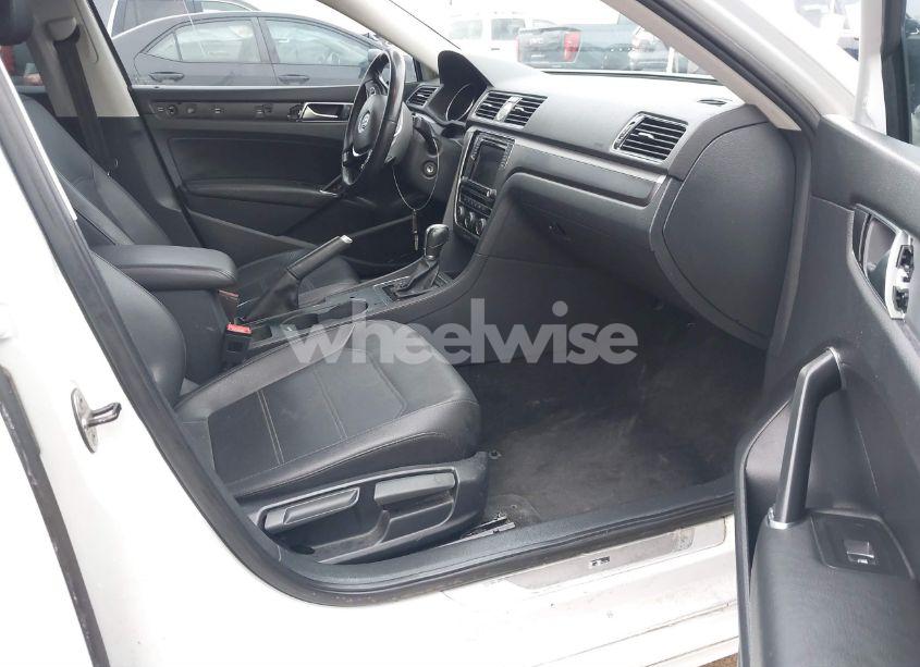 Photo 5 of 2017 Volkswagen Passat 1.8T R-LINE (VIN 1VWDT7A36HC020108)