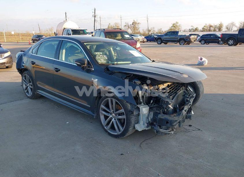 2017 Volkswagen Passat 1.8T R-LINE (VIN 1VWDT7A36HC043386) main photo