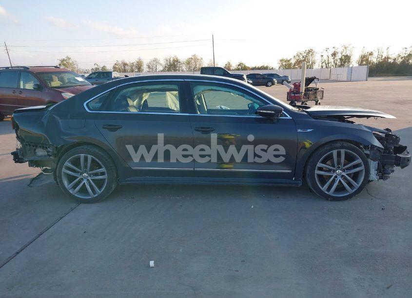 Photo 13 of 2017 Volkswagen Passat 1.8T R-LINE (VIN 1VWDT7A36HC043386)