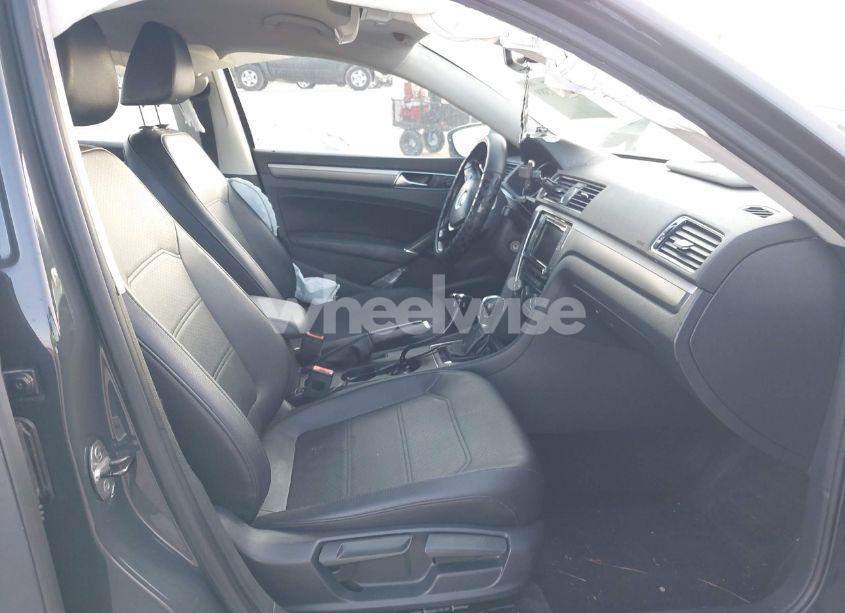 Photo 5 of 2017 Volkswagen Passat 1.8T R-LINE (VIN 1VWDT7A36HC043386)