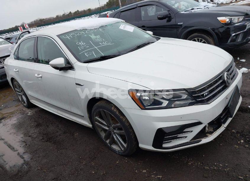 2017 Volkswagen Passat 1.8T R-LINE (VIN 1VWDT7A36HC048913) main photo