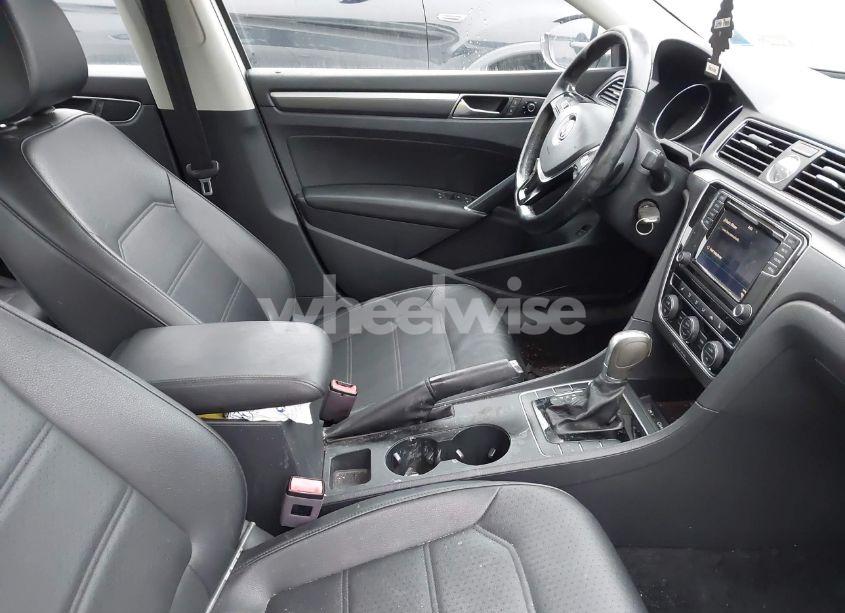 Photo 5 of 2017 Volkswagen Passat 1.8T R-LINE (VIN 1VWDT7A36HC048913)