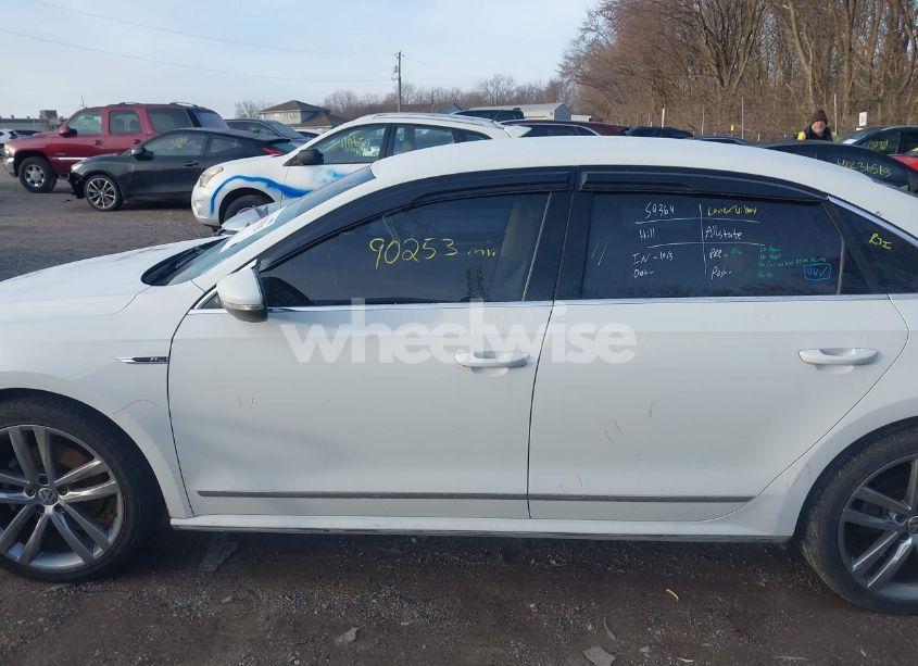 Photo 15 of 2017 Volkswagen Passat 1.8T R-LINE (VIN 1VWDT7A36HC068224)