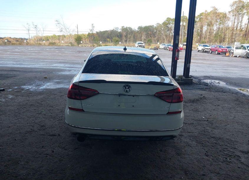 Photo 16 of 2017 Volkswagen Passat 1.8T R-LINE (VIN 1VWDT7A36HC076551)