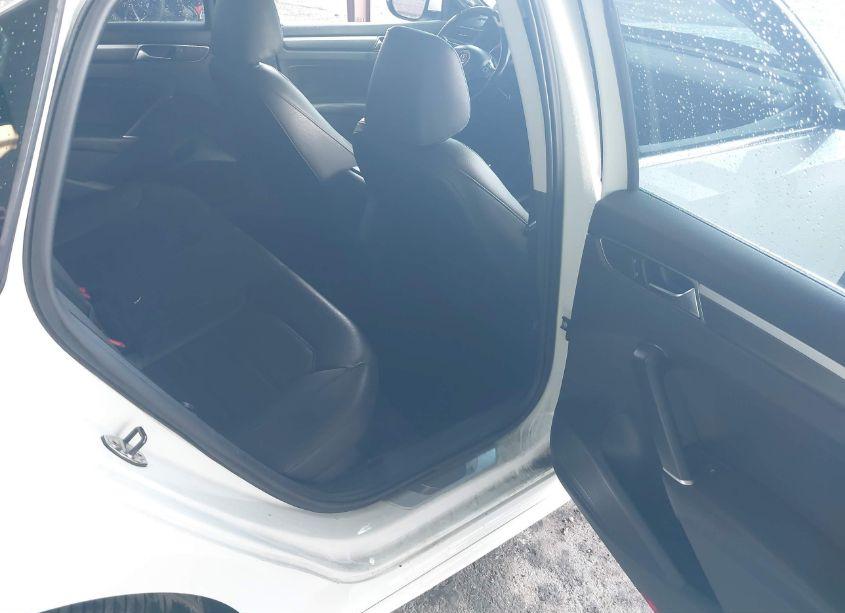 Photo 8 of 2017 Volkswagen Passat 1.8T R-LINE (VIN 1VWDT7A36HC076551)