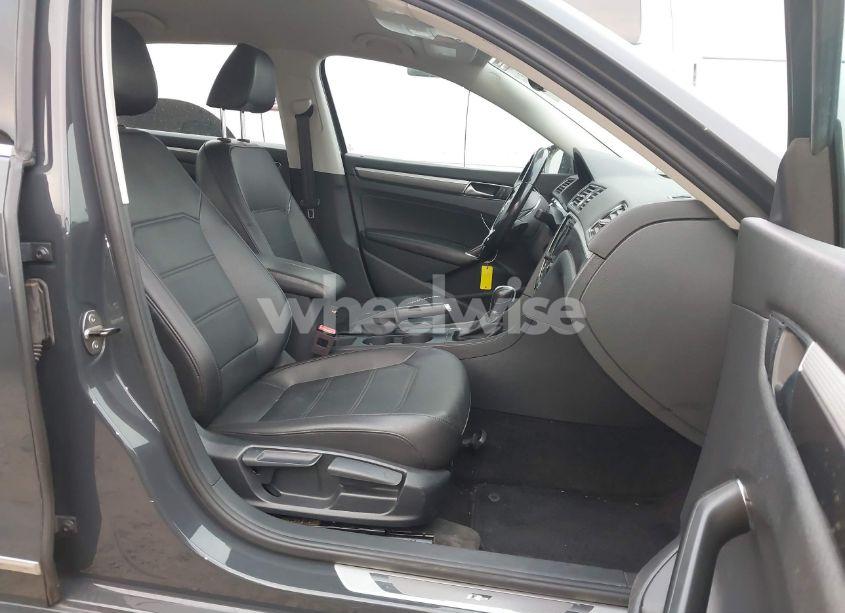 Photo 5 of 2017 Volkswagen Passat 1.8T R-LINE (VIN 1VWDT7A36HC080227)