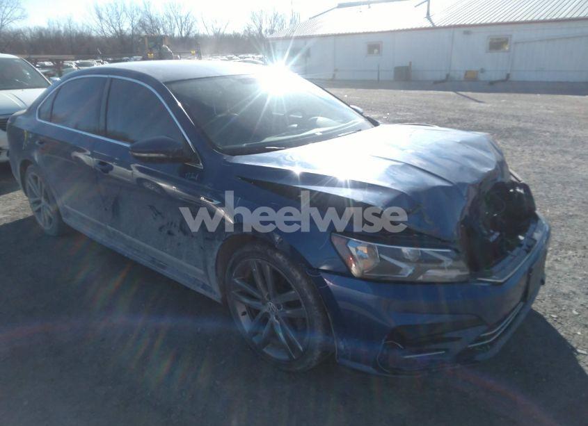 2017 Volkswagen Passat 1.8T R-LINE (VIN 1VWDT7A37HC008968) main photo