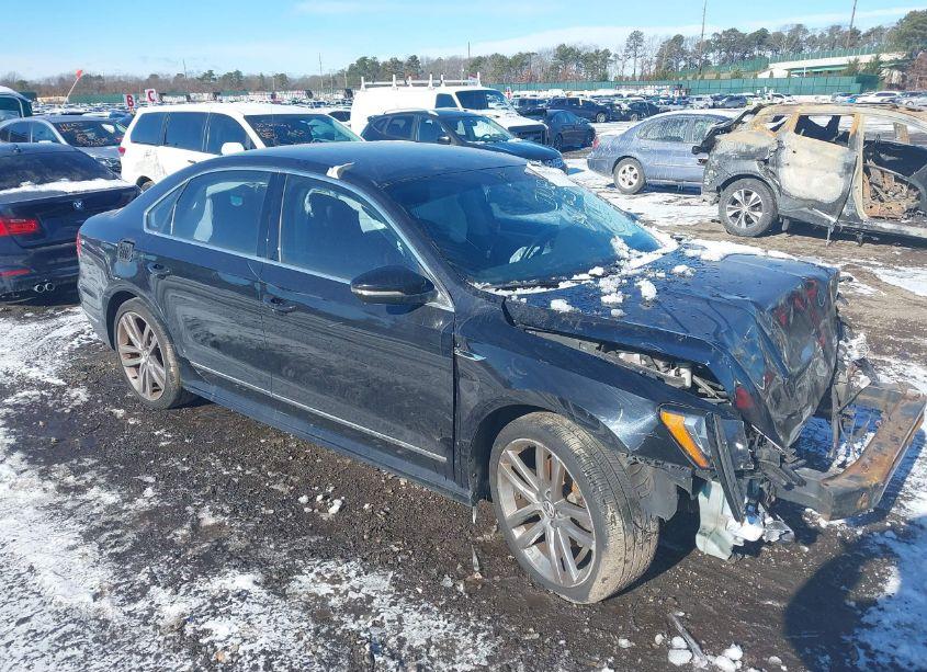 2017 Volkswagen Passat 1.8T R-LINE (VIN 1VWDT7A37HC044045) main photo