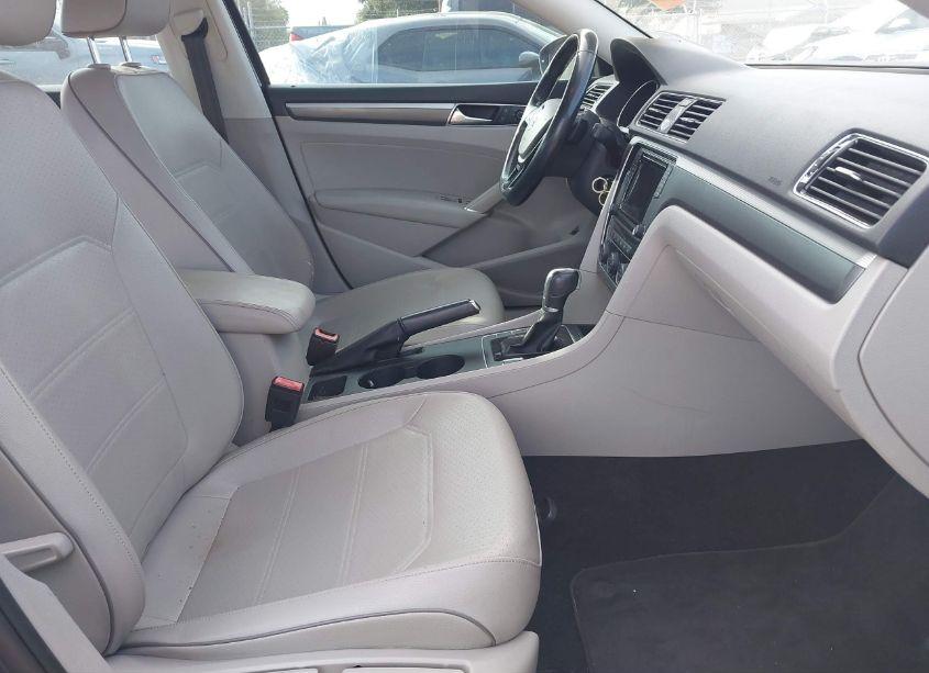 Photo 5 of 2017 Volkswagen Passat 1.8T R-LINE (VIN 1VWDT7A37HC065705)