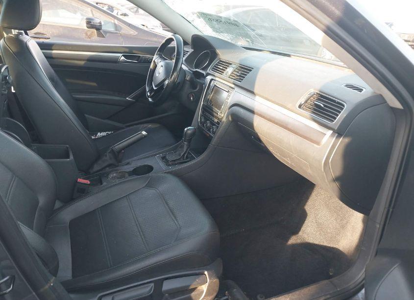 Photo 5 of 2017 Volkswagen Passat 1.8T R-LINE (VIN 1VWDT7A38HC026458)