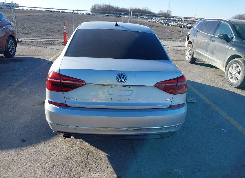Photo 18 of 2017 Volkswagen Passat 1.8T R-LINE (VIN 1VWDT7A38HC055765)