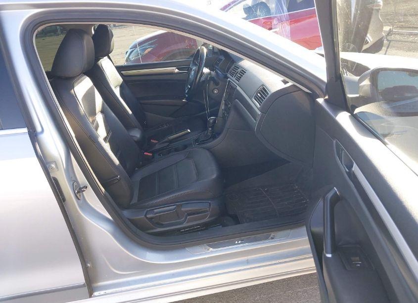 Photo 5 of 2017 Volkswagen Passat 1.8T R-LINE (VIN 1VWDT7A38HC055765)