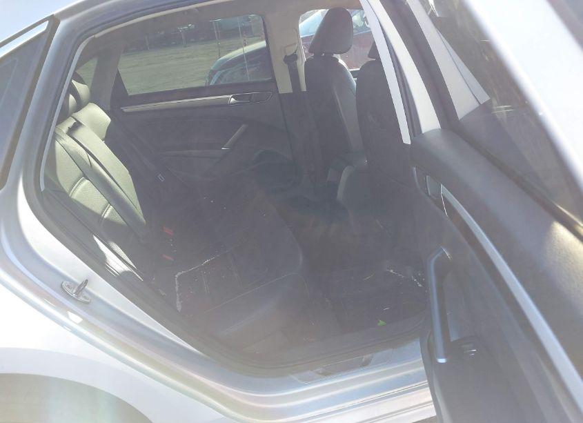 Photo 8 of 2017 Volkswagen Passat 1.8T R-LINE (VIN 1VWDT7A38HC055765)