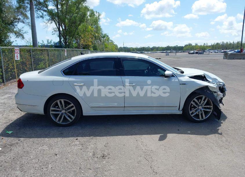 Photo 13 of 2017 Volkswagen Passat 1.8T R-LINE (VIN 1VWDT7A38HC065079)