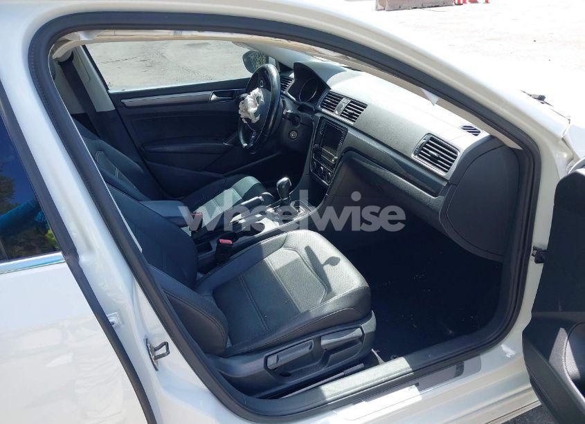 Photo 5 of 2017 Volkswagen Passat 1.8T R-LINE (VIN 1VWDT7A38HC065079)