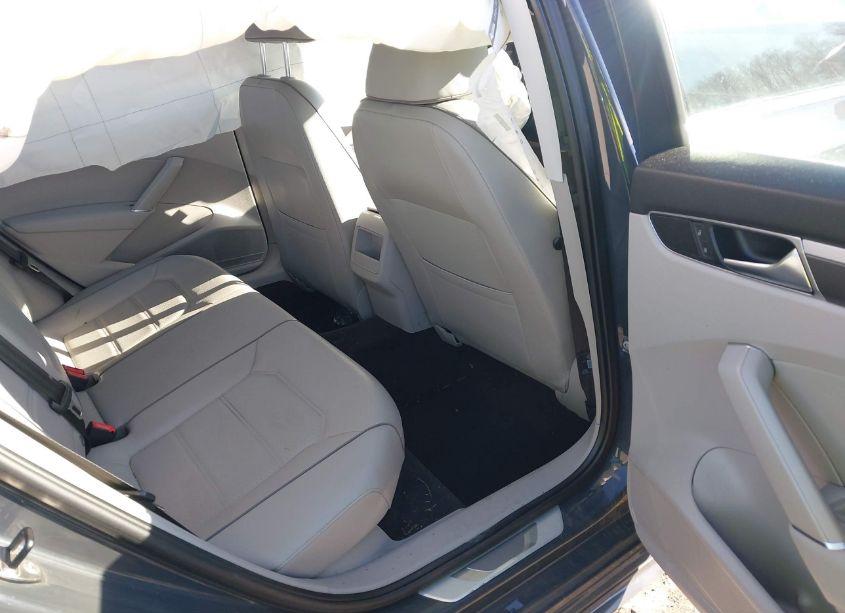 Photo 8 of 2017 Volkswagen Passat 1.8T R-LINE (VIN 1VWDT7A38HC082562)