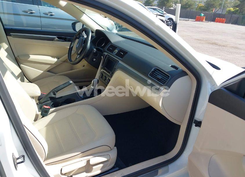 Photo 5 of 2017 Volkswagen Passat 1.8T R-LINE (VIN 1VWDT7A39HC014514)