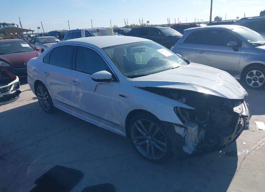 2017 Volkswagen Passat 1.8T R-LINE (VIN 1VWDT7A39HC052759) main photo