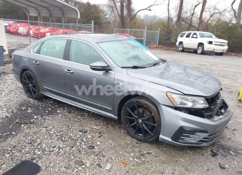 2017 Volkswagen Passat 1.8T R-LINE (VIN 1VWDT7A39HC067116) main photo