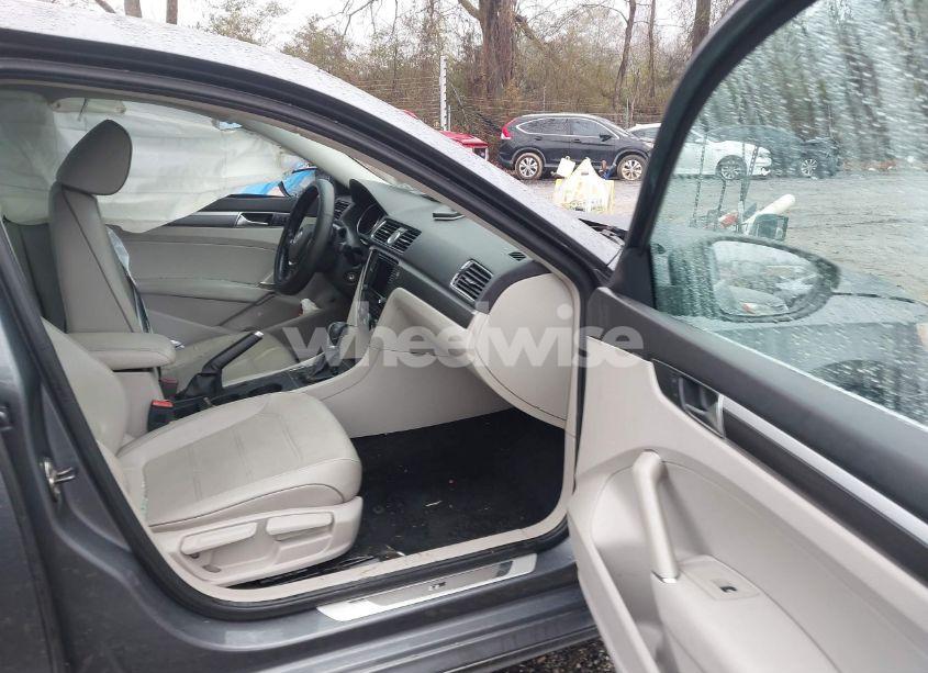 Photo 5 of 2017 Volkswagen Passat 1.8T R-LINE (VIN 1VWDT7A39HC067116)